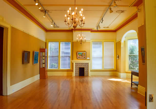 Elegant interior wall finished with Efudo Silk Paint showcasing a smooth, lustrous surface.